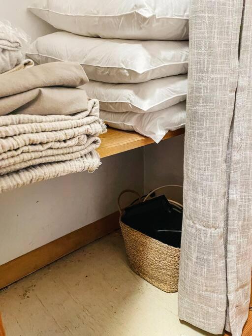 Breezy Hill Eccentric Studio Cottage Accord Екстериор снимка