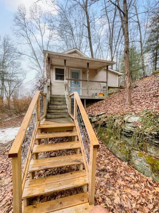 Breezy Hill Eccentric Studio Cottage Accord Екстериор снимка